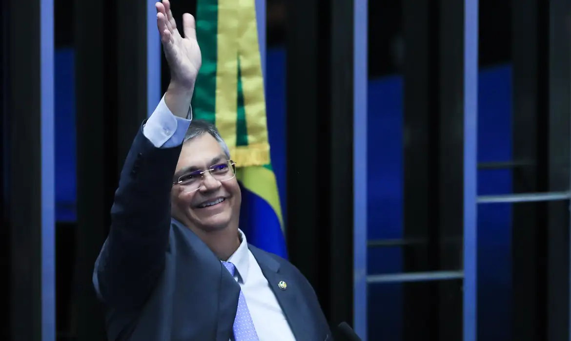 Em Despedida do Senado, Dino Promete Atuar Pela Harmonia dos Poderes