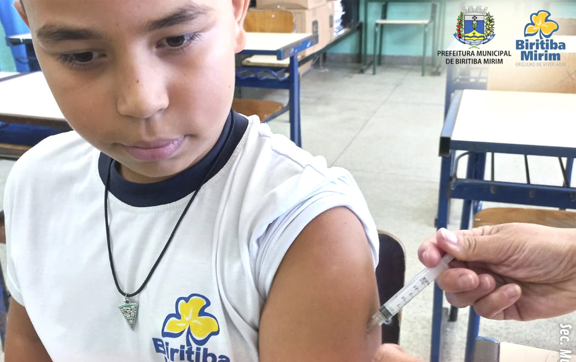 Vacinação Contra Dengue Tem Início na Escola Helena Ricci Barbosa com Apoio do Prefeito Inho Taino e Vice-prefeita Adriana Rufo