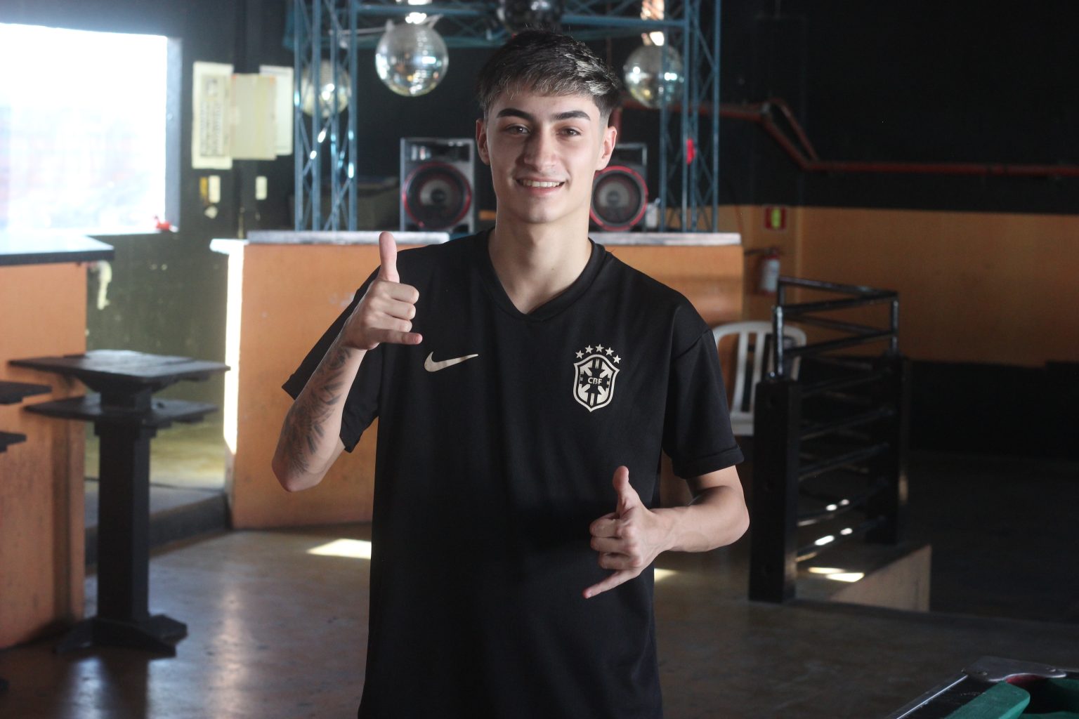 João Jacarézinho: O Jovem Empreendedor que Agita o Baile e os Corações de Biritiba Mirim