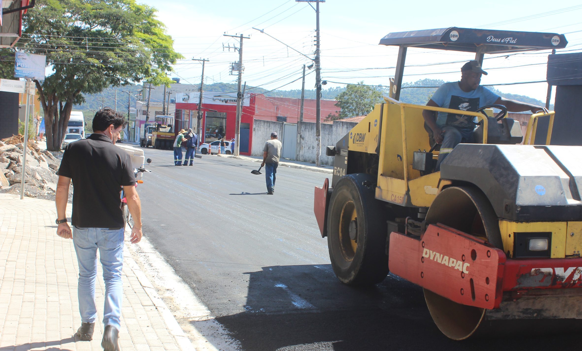 Prefeito Inho Taino inspeciona obras na cidade. Os 60 anos de Biritiba Mirim prometem ser marcantes. Foto: Diarioesp.com.br
