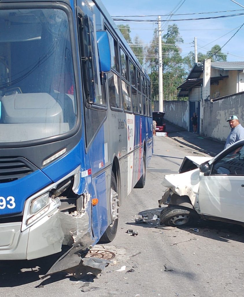 Acidente na Av. Nove de Julho, em frente ao antigo Piui-Piui