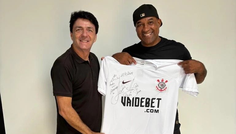 Craque do Corinthians, Paulo Sérgio Rosa, o Viola, é Recebido com Honras na Prefeitura de Biritiba Mirim