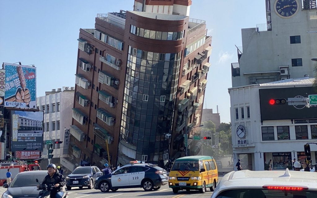 Taiwan Atingida por Terremoto Devastador: Nove Mortos e Centenas de Feridos