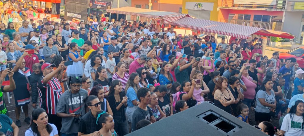Biritiba Mirim celebra a tradição do Caqui com festa musical e gastronômica na Praça São Benedito