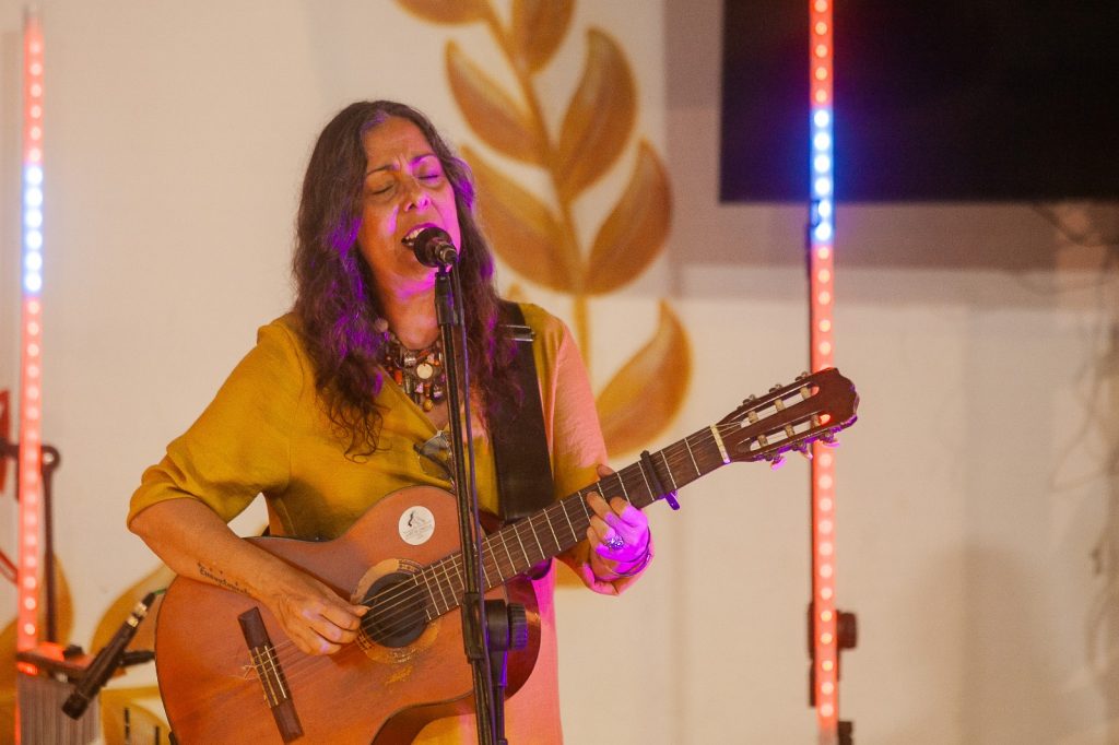 Sexta-feira (12) é dia de show gratuito com Sandra Vianna no Centro Cultural de Mogi