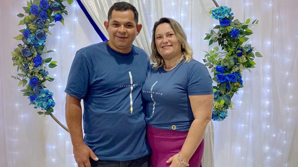 O Vereador Teco comemora conquistas ao lado de sua esposa Fernanda.