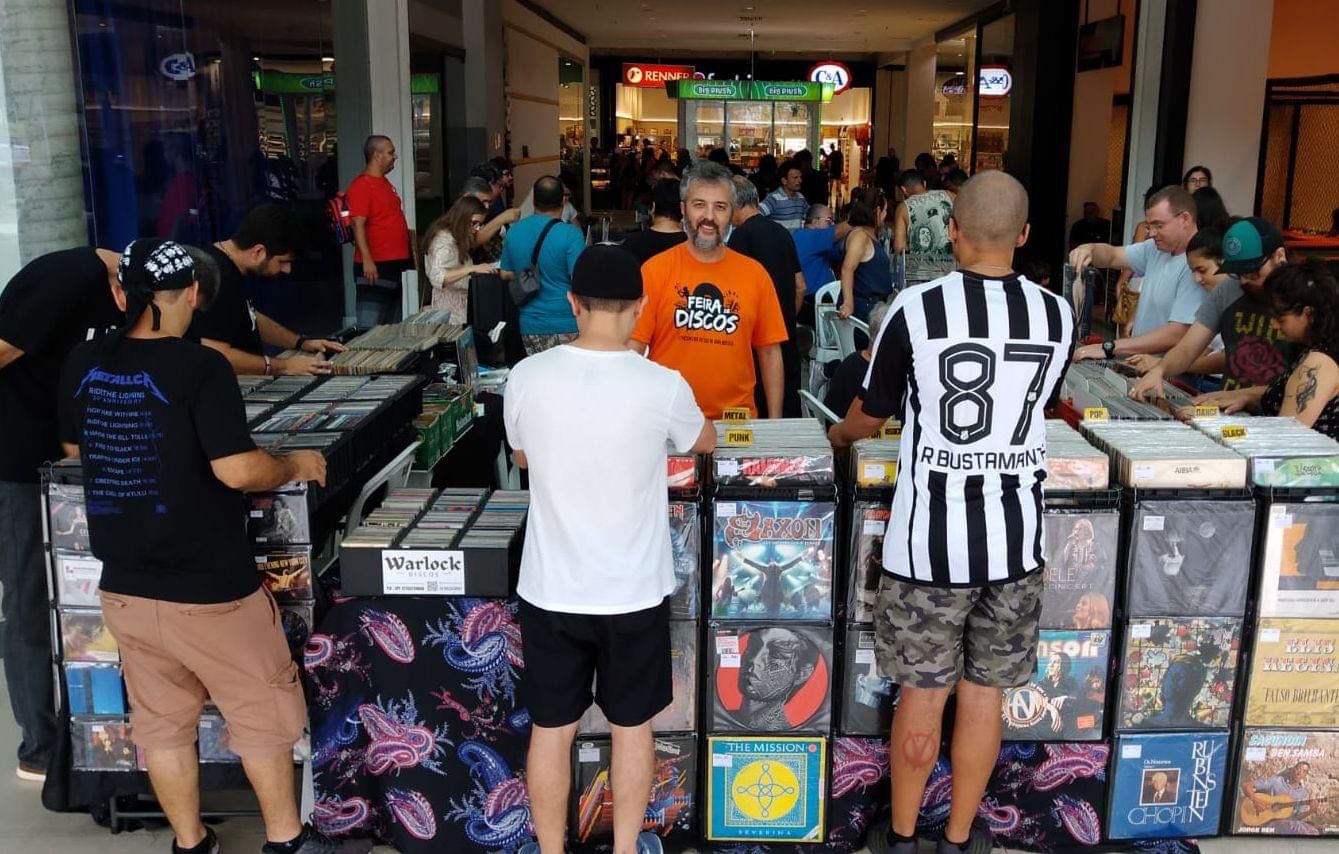 Vinil em Foco: Feira de Discos Atrai Multidão ao Patteo Urupema Shopping