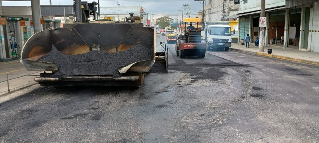 Obras de Recapeamento na Avenida Ferdinando Jungers em Biritiba Mirim. Foto: Dimas Duarte