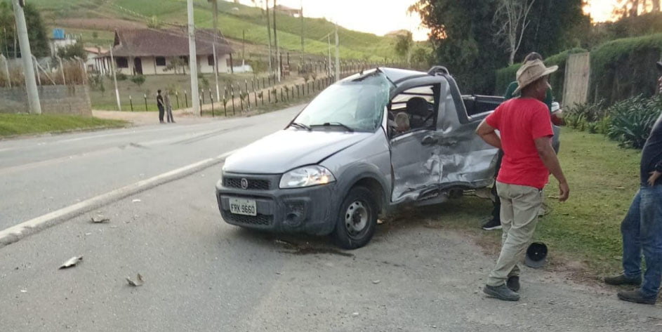 Colisão Fatal na Mogi-Salesópolis Envolve Caminhão e Fiat © Redes Sociais