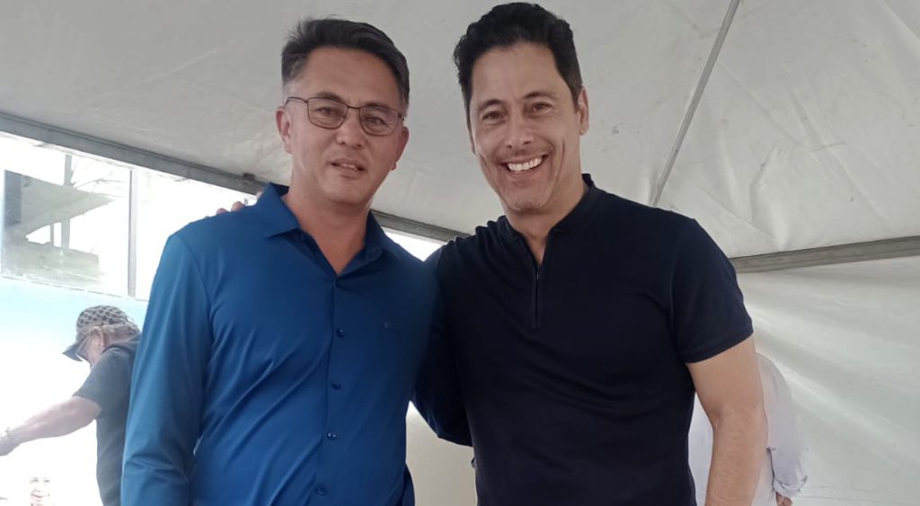 Vereador Toshi Omura ao lado do Deputado Federal Márcio Alvino. Foto: Reprodução