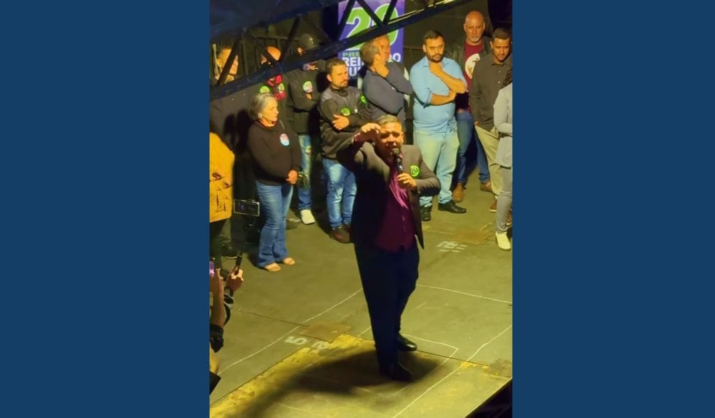 Reinaldo Junior Critica Prefeito em Comício no Bairro da Cruz das Almas e Busca Apoio do Eleitorado Indeciso. Foto Reprodução
