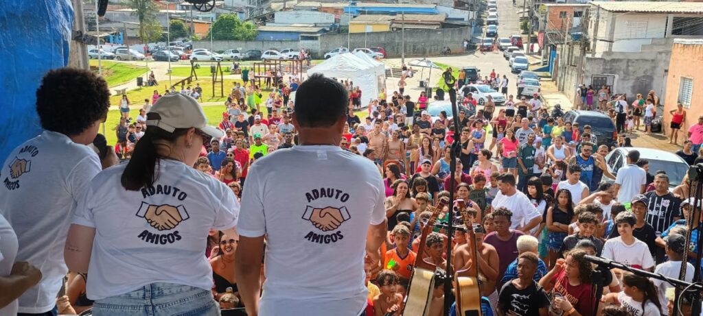 Um Dia Mágico: Festa de Natal Encanta Crianças na Praça Teresinha Gabriele de Souza, em Biritiba Mirim. Foto: Dimas Duarte