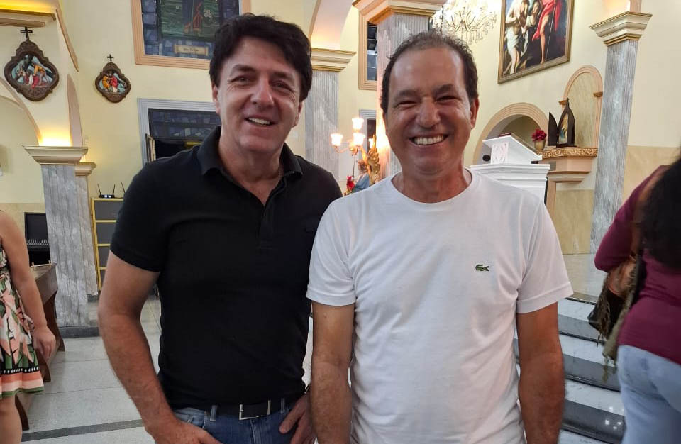 Vereador Tião e Prefeito Inho Taino Celebram o Início do Ano com Missa na Paróquia São Benedito, em Biritiba Mirim. Diarioesp.com.br