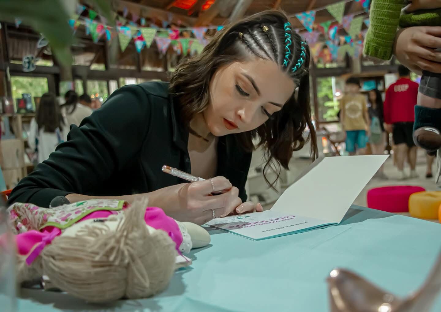 Professora Isamara Oliveira: Um Destaque de Biritiba Mirim na Educação e Literatura de Guararema. Foto: Divulgação