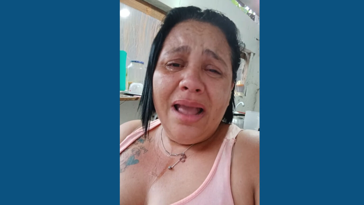 Moradora se emociona ao receber vídeo de cachorros mortos amarrados com arame e cobra ação das autoridades. Foto: Redes Sociais