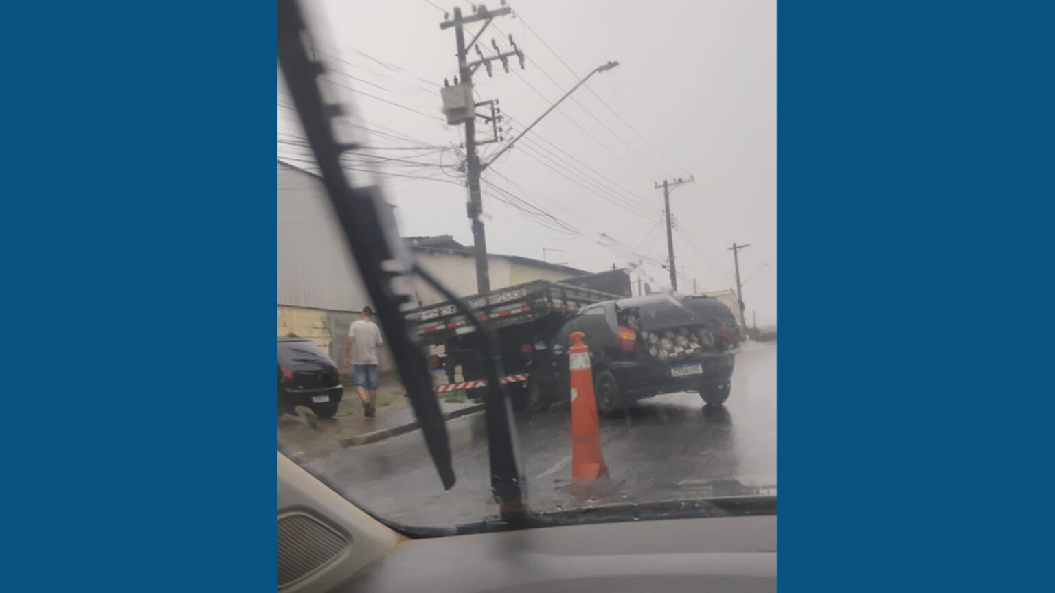 Veículo ligado a Tia Sofia sofre acidente em Cruz das Almas e colide com caminhão. Foto: Redes Sociais