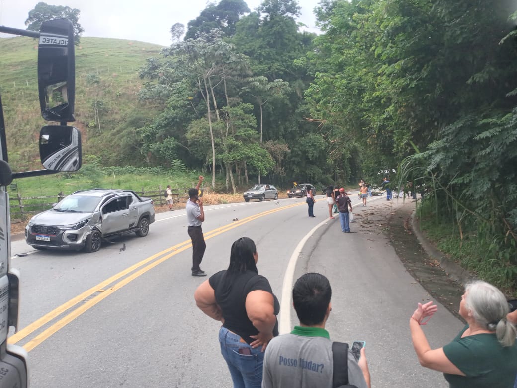 Grave acidente de moto em Guararema deixa duas vítimas. Fotos: Redes Sociais