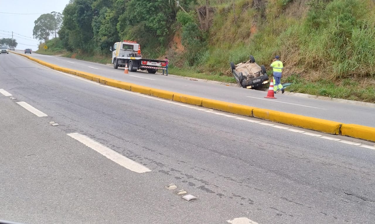 Acidente em Rodovia Mogi-Salesópolis: Carro Capota em Biritiba Mirim. Foto: Reprodução