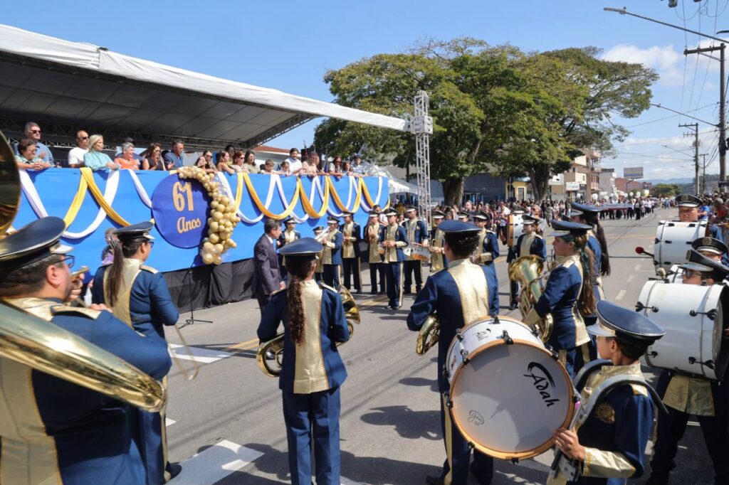Desfile cívico marca os 61 anos de Biritiba Mirim com participação das escolas e autoridades: Foto: PMBM