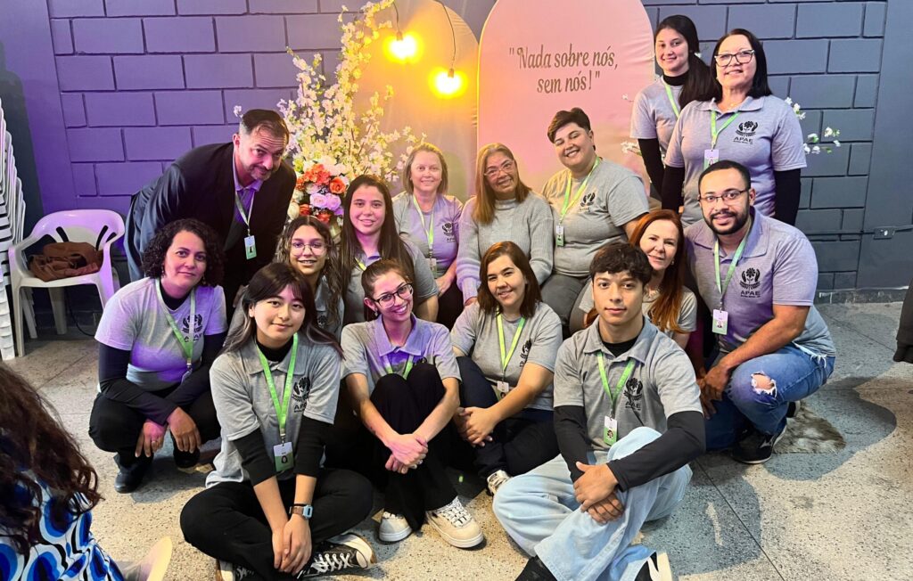 Apae promove tarde de integração e carinho com famílias e assistidos. Foto: PMBM