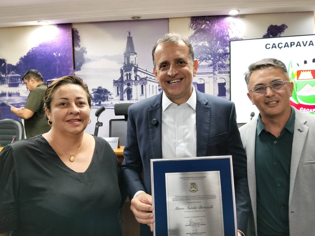 Vereadora Debora de Salesópolis, Marco Bertaiolli conselheiro do Tribunal de Contas do Estado de São Paulo (TCESP)., e Vice-Prefeito Toshi Omura.