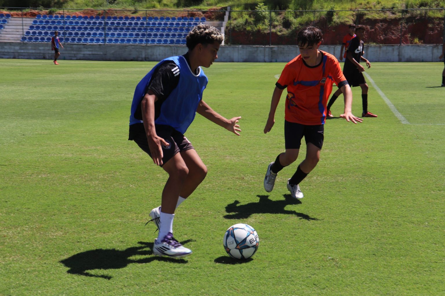 Jovens atletas participam de avaliação para a Copa Internacional de Base em Biritiba Mirim. Foto: PMBM
