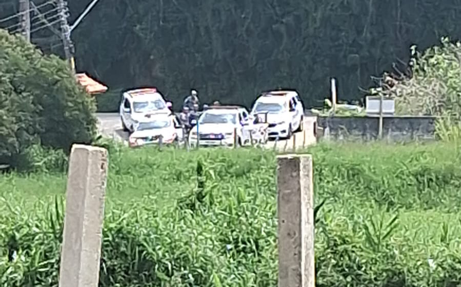 Megaoperação policial mobiliza helicópteros após ataque a condomínio na região do Serrote. Foto: Rede Social