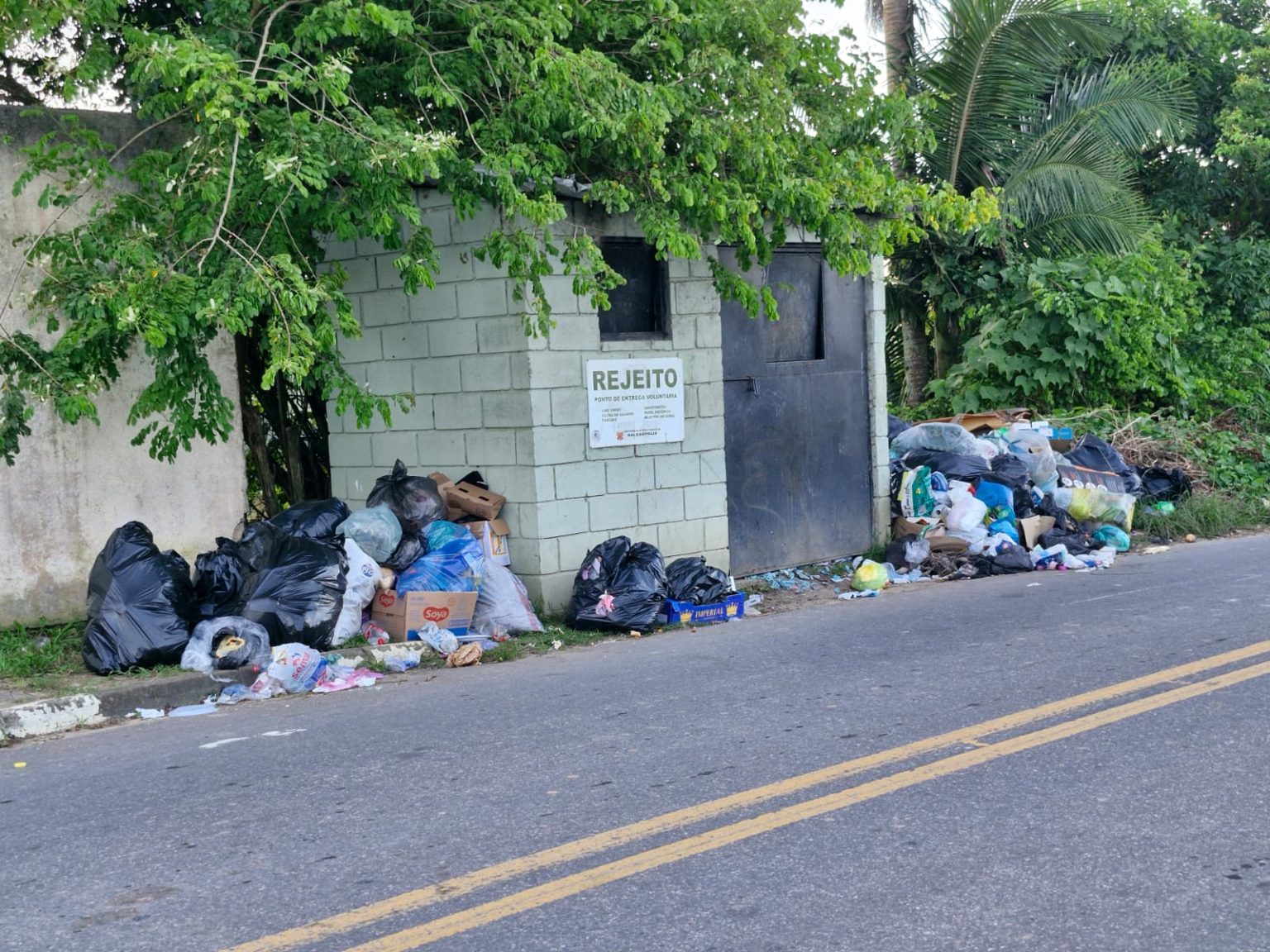 Novo contrato de coleta de lixo em Salesópolis gera questionamentos após aumento de custos e reclamações de moradores. Foto: Rede Social