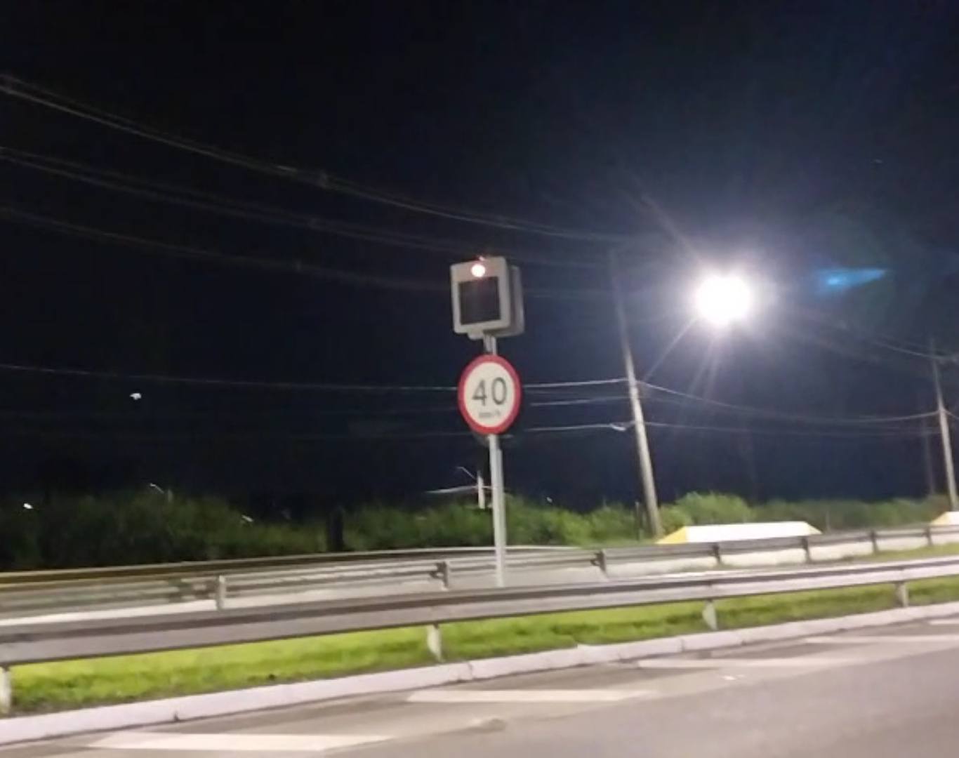Radar na SP-088 levanta suspeitas de erro e gera revolta entre motoristas em Biritiba Mirim. Foto: Reprodução