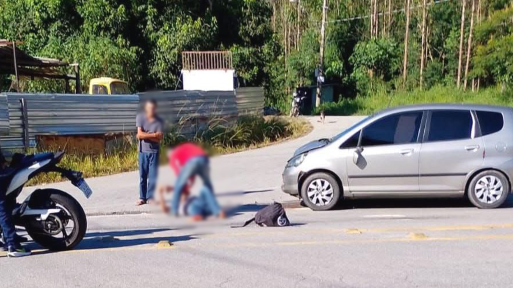 Acidente com motocicleta mobiliza socorro na manhã deste domingo em Salesópolis. Foto: Rede Social